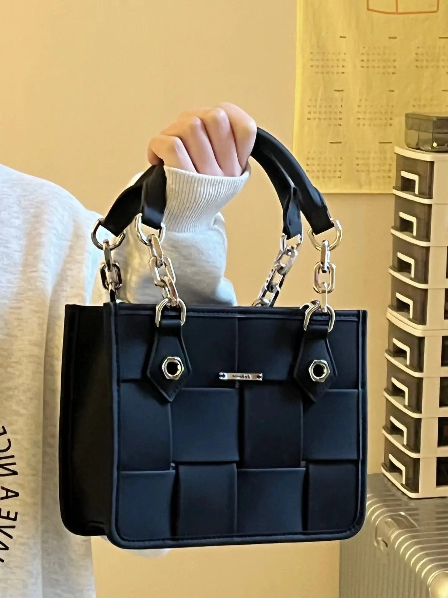 Borsa a mano Miyagawa per donna 2024 nuova borsa da pendolarismo nera intrecciata di nicchia moda borse a tracolla versatili in stile coreano