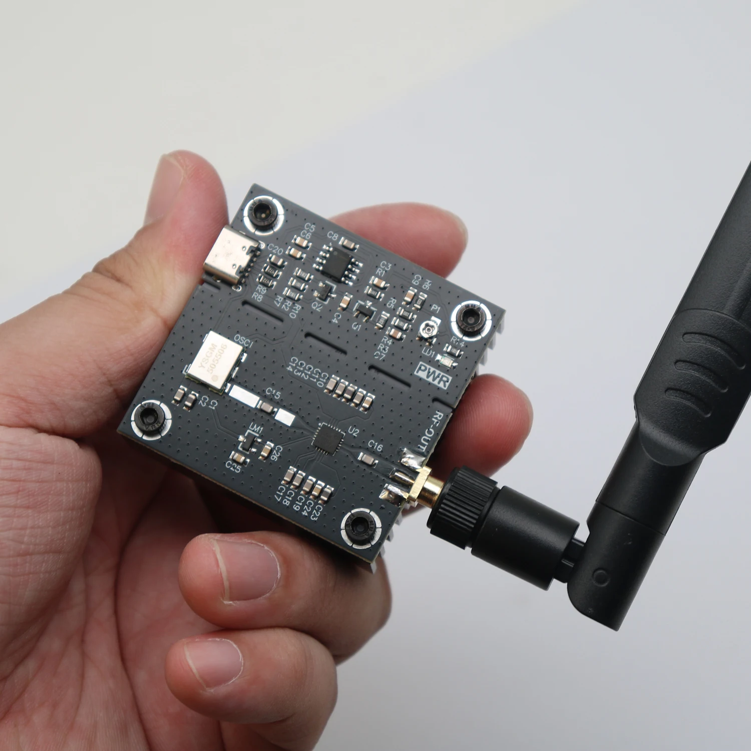 5.2GHz VCO Signal Source Generator 1W Integrated Power with Antenna for 5G WiFi WLAN 5.8GHz Band ISM RF Module