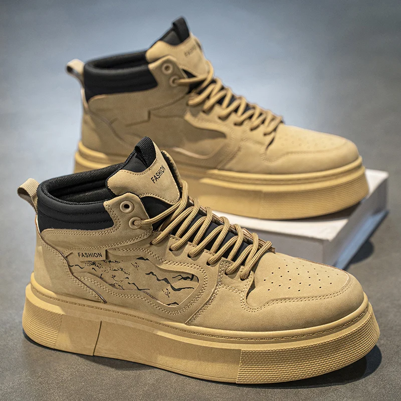 

Модная коричневая мужская высокая спортивная обувь. Модная и универсальная модная мужская обувь для скейтбординга. Мужская обувь на толстой подошве.