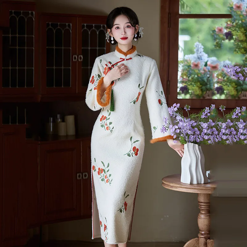 

Осень/зима 2022, новое велюровое платье Ципао с вышивкой в молодом стиле, облегающее платье Ципао с длинными рукавами