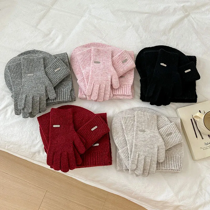 Novo chapéu de malha cachecol luvas conjunto de três peças monocromático outono e inverno quente versátil cor sólida presente de natal conjunto