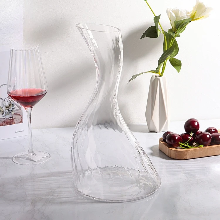 Elegant S Shape Swan Crystal Glass Decanter with Diamond Hammered Design for Fast Wine Aerating