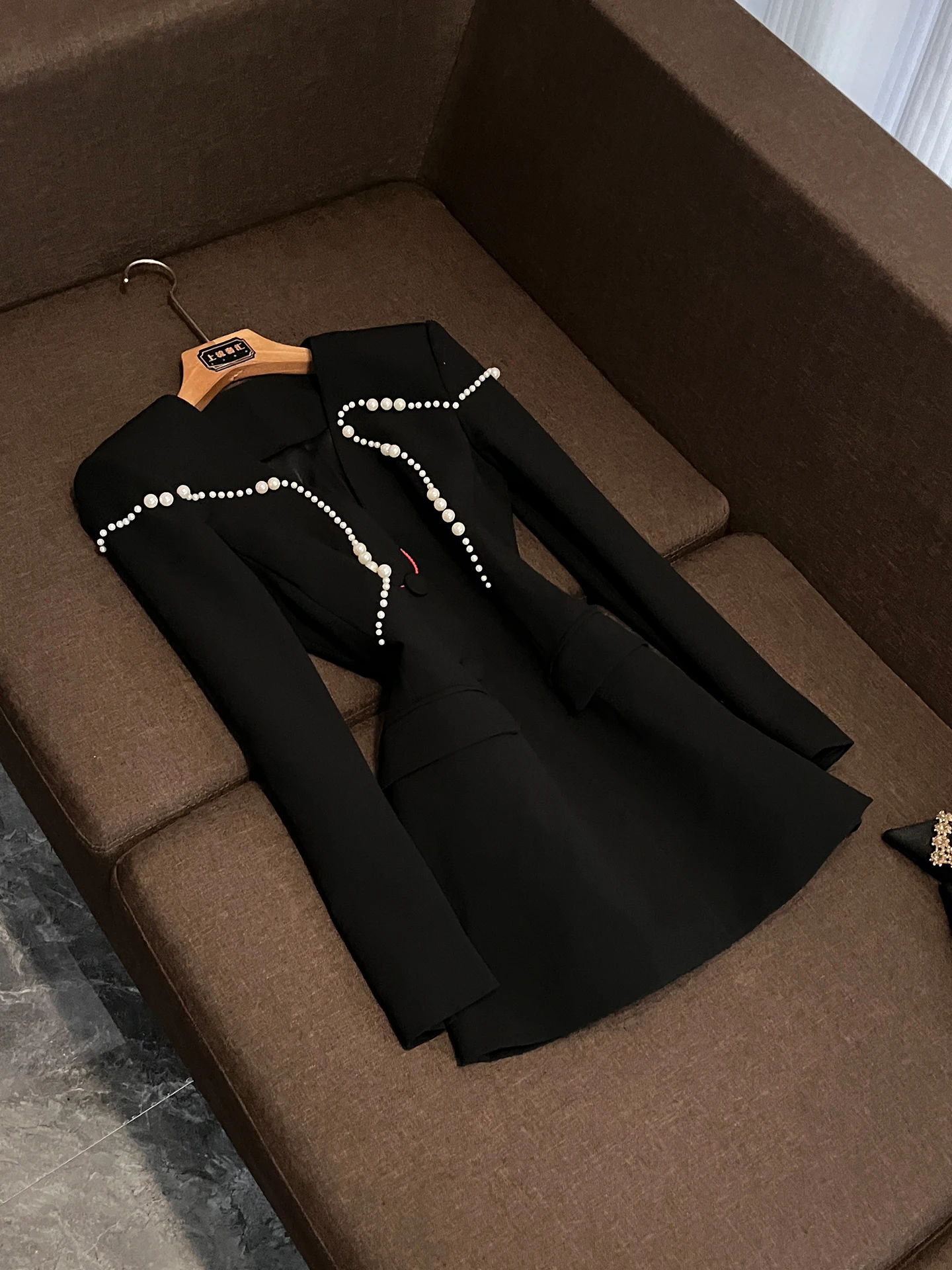 Slim Fit Pearl Decorated Black Suit Women's Long Sleeve Commute High-End Feel Outerwear British Style Office Wear Single Button