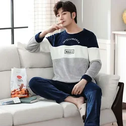 Conjunto de pijama de franela gruesa y cálida para hombre, ropa de dormir de terciopelo Coral, holgada, coreana, de manga larga, para el hogar, invierno, 2023