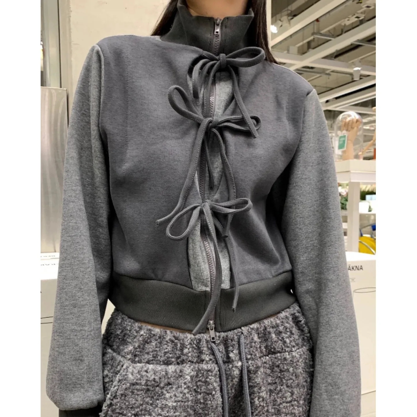 

Утепленная флисовая короткая куртка для женщин в милом стиле с воротником-стойкой, на шнурке, с лоскутным дизайном и цветными вставками, для осени и зимы