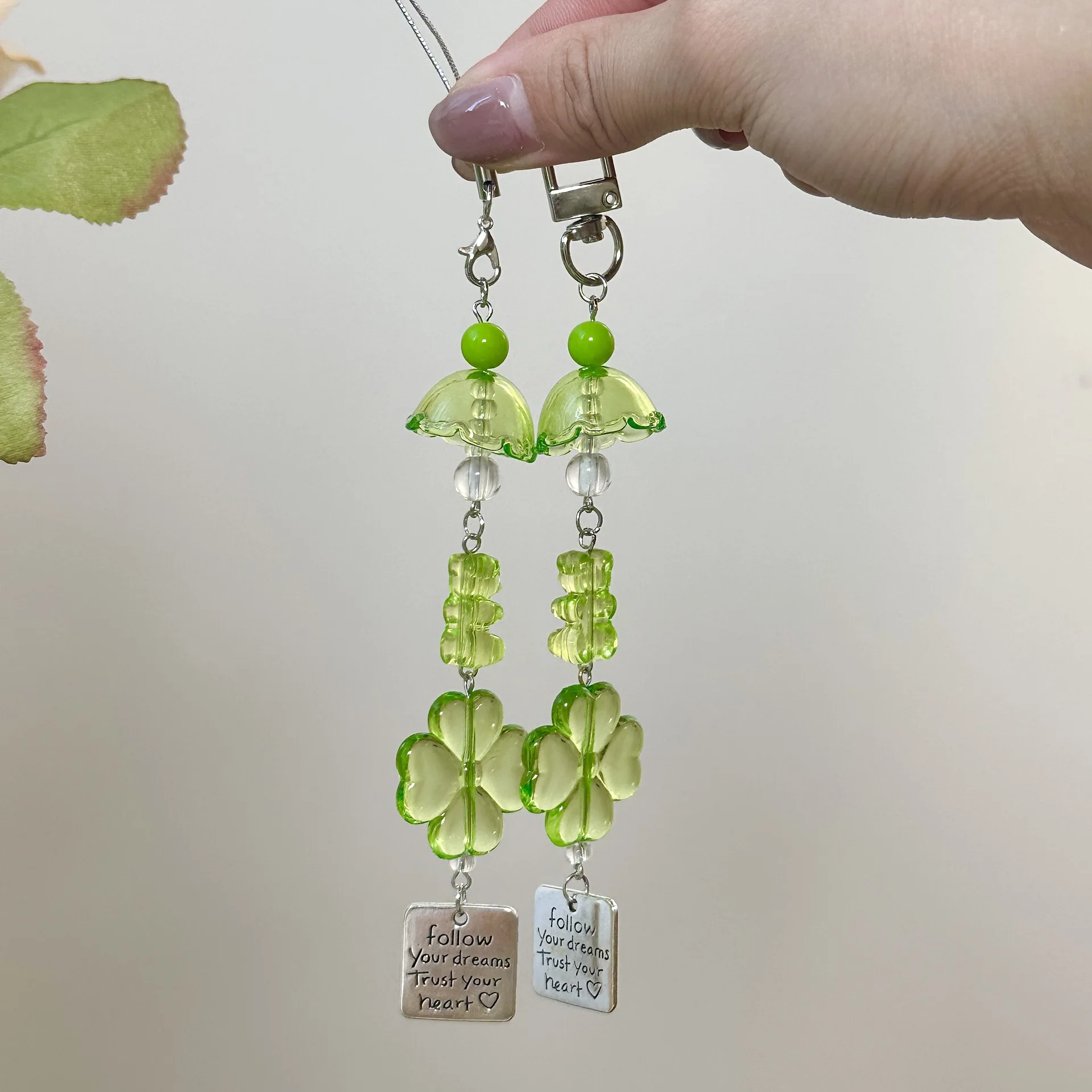 

Original Lucky Grass Keychain Spring Summer Y2k Phone Charm Pendant Cute Bear Clover Phone Chain Hanging Rope Bag Hanging Decor