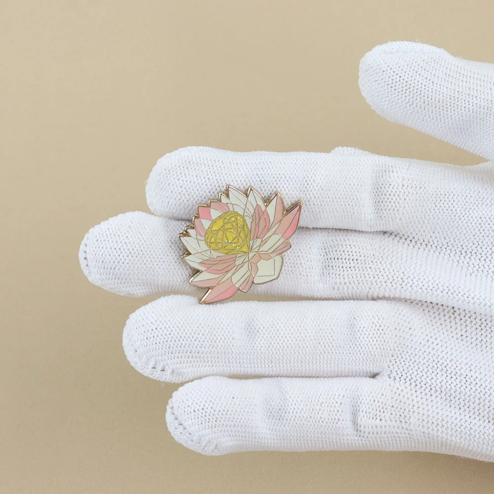 الكرتون لوتس شارة القمر الذهبي كريستال المينا دبابيس بحار القمر لطيف بروش طوق الموضة مجوهرات حقيبة جميلة هدية مزخرفة