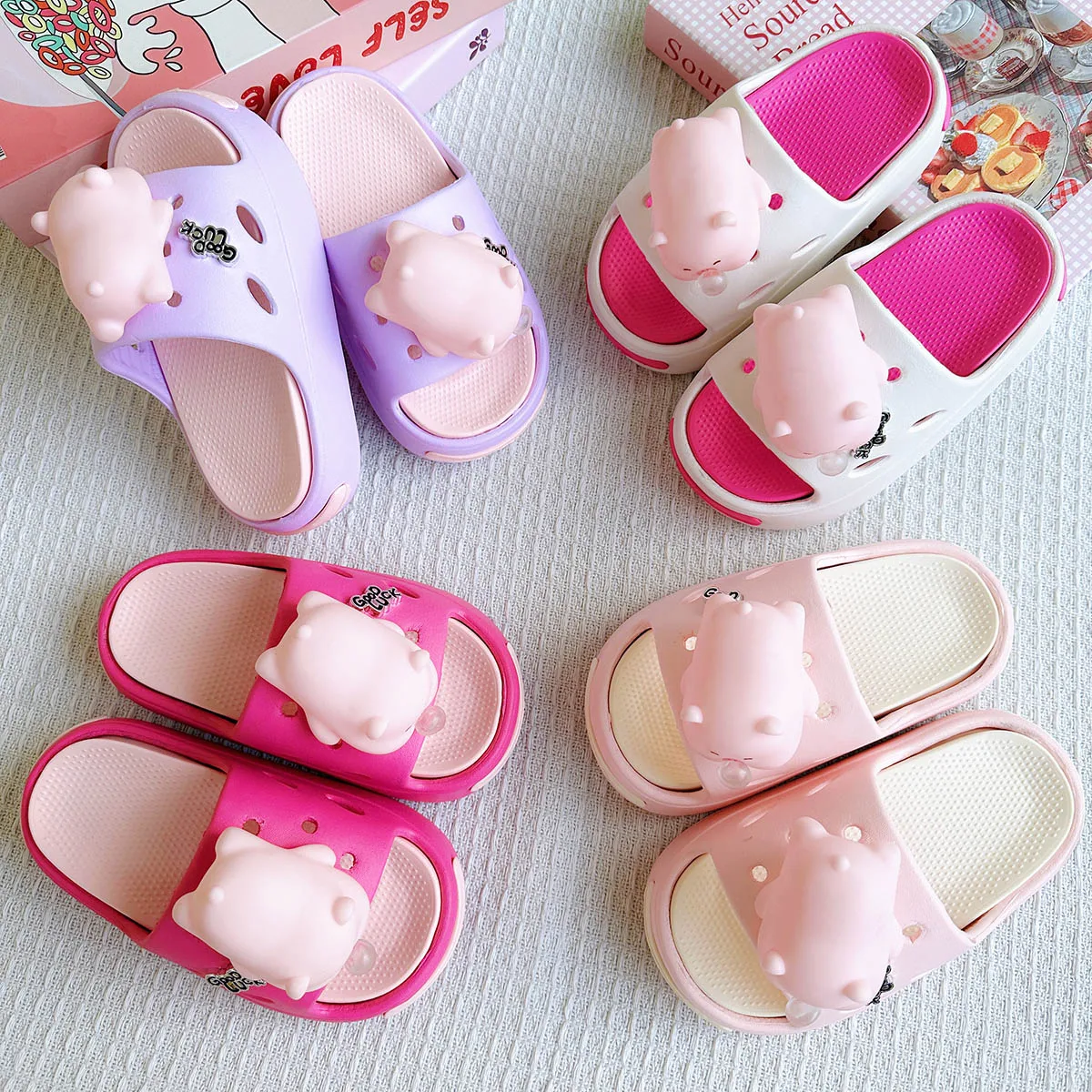 

New Popular Cartoon Bubble Pig Versatile Girls' Eva Slippers Fashionable Dual-Color Soft-Soled Non-Slip Sandals 831