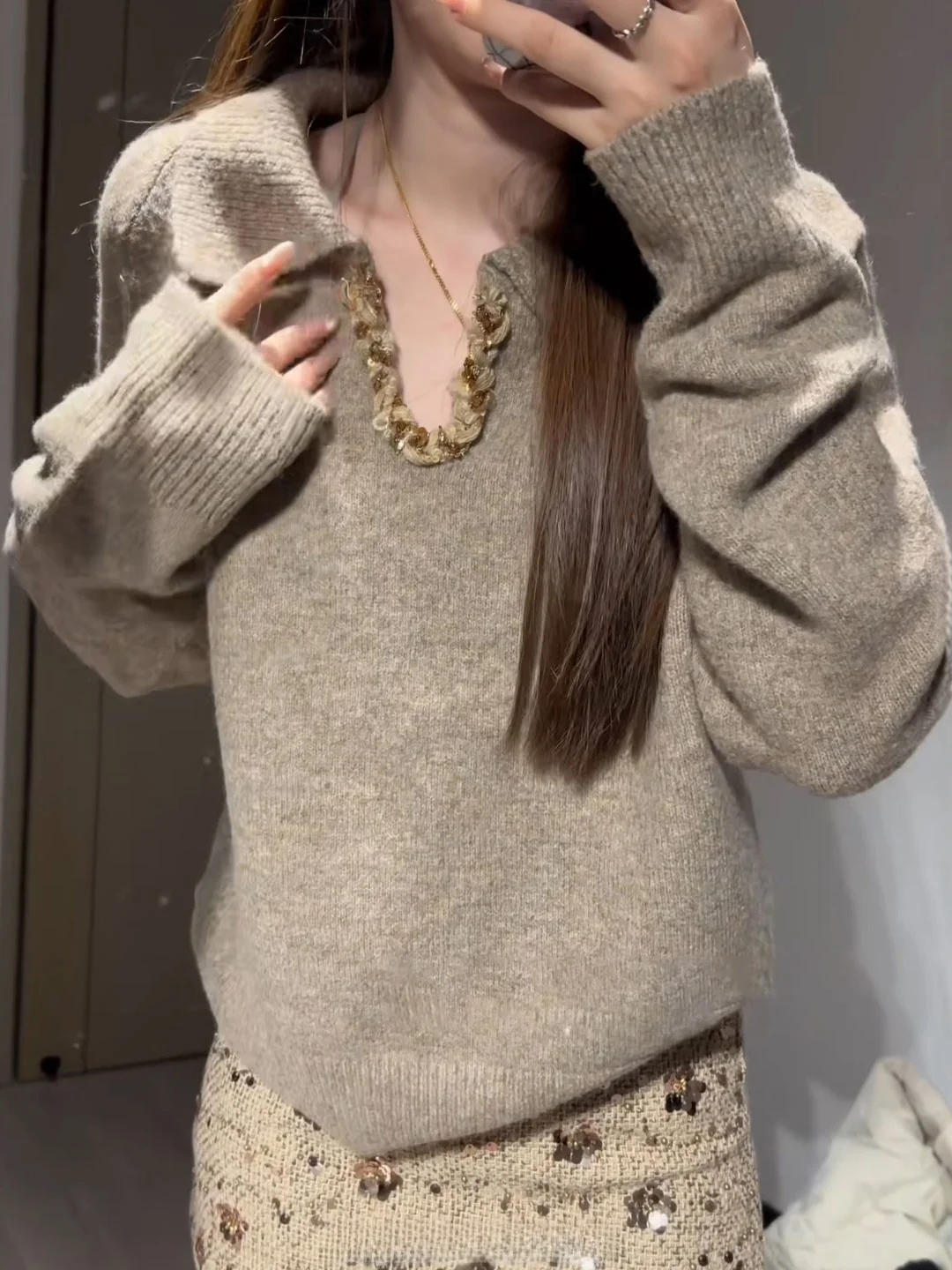 เสื้อไหมพรมคอวีสไตล์เกาหลี สำหรับฤดูใบไม้ร่วงและฤดูหนาว ทรงหลวม นุ่ม สบาย แฟชั่นสำหรับผู้หญิง