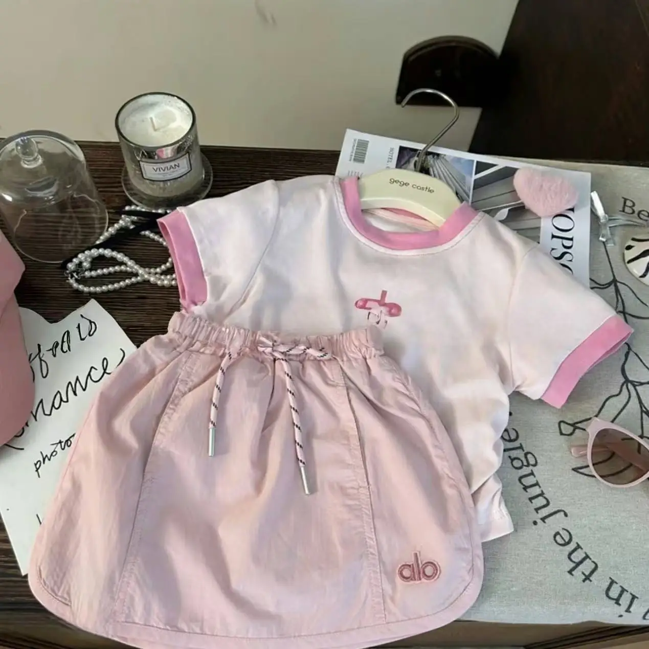 

Faionable Color Blo, комплект из двух предметов для девочек, лето 20225, бавовняный корейский жилет и юбка ort Sve, наряд