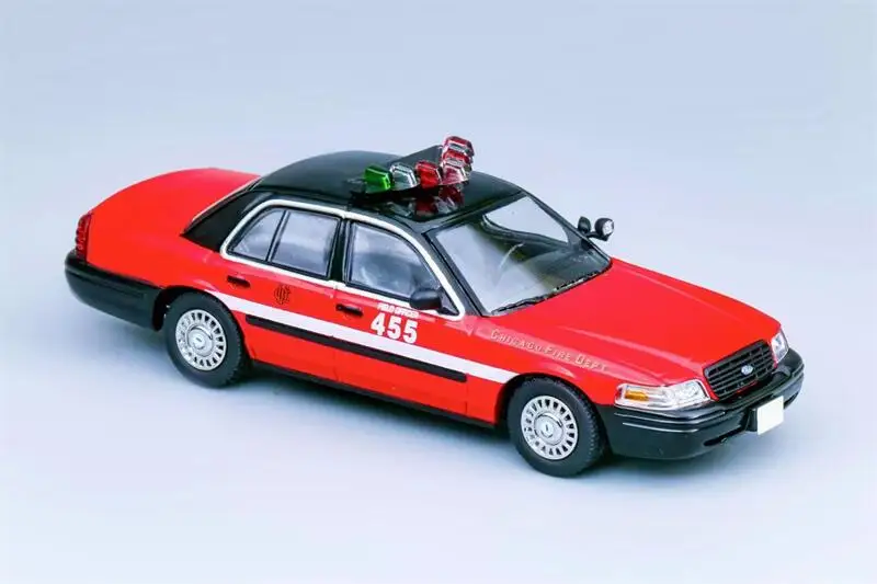 **Pre-Order** Rollin 1:64 Crown Victoria Chicago Fire Dept.CFD Red Diecast Model Car