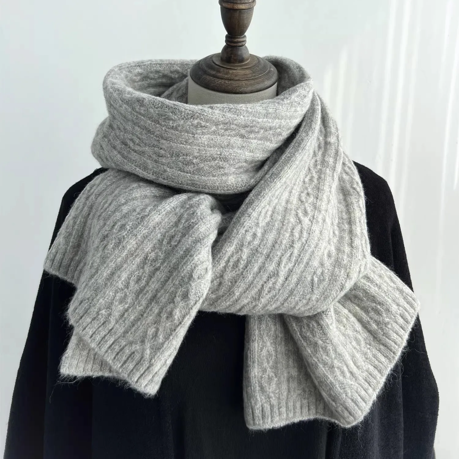 

Новый серый вязаный шарф Fried Dough Twists, зимний чистый цвет, унисекс, парный стиль, мягкий и уютный шарф.