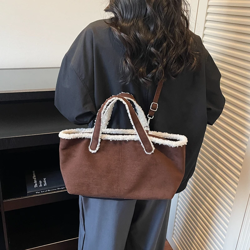 كبير قصير مقبض بولي Leather الجلود بلون حمل الحقائب للنساء 2025 الشتاء السيدات حقيبة كتف الإناث حقائب اليد الرجعية