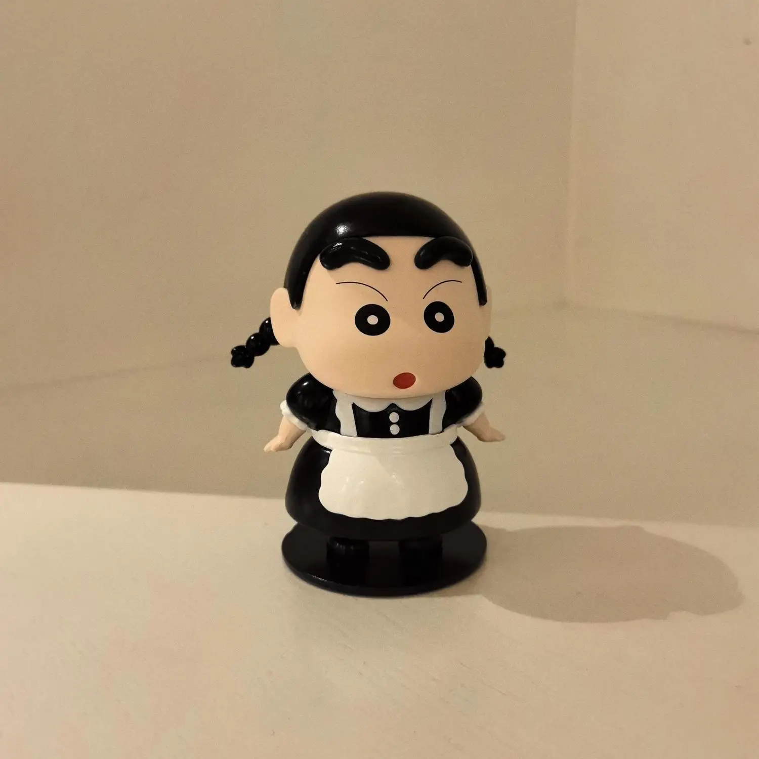Figura de Shin-chan, juguete de moda de la serie Crayon Shin-chan, adorno de vestido negro de alta calidad, regalo para amigos