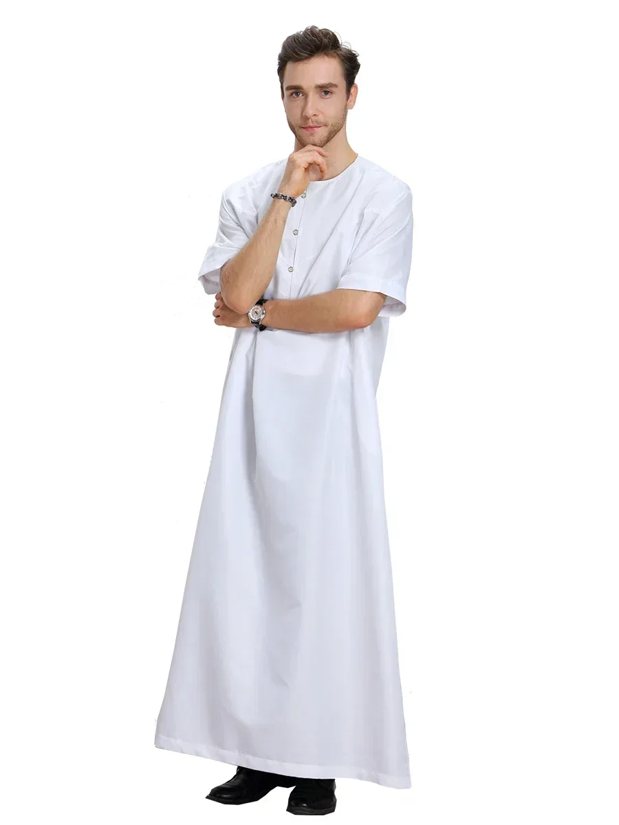 Solidny muzułmański Jubba Thobe Męski Ramadan Długi szlafrok Kaftan O-Neck Sukienka z krótkim rękawem Saudi Eid Abaya Dubaj Arabski kaftan Bliski Wschód