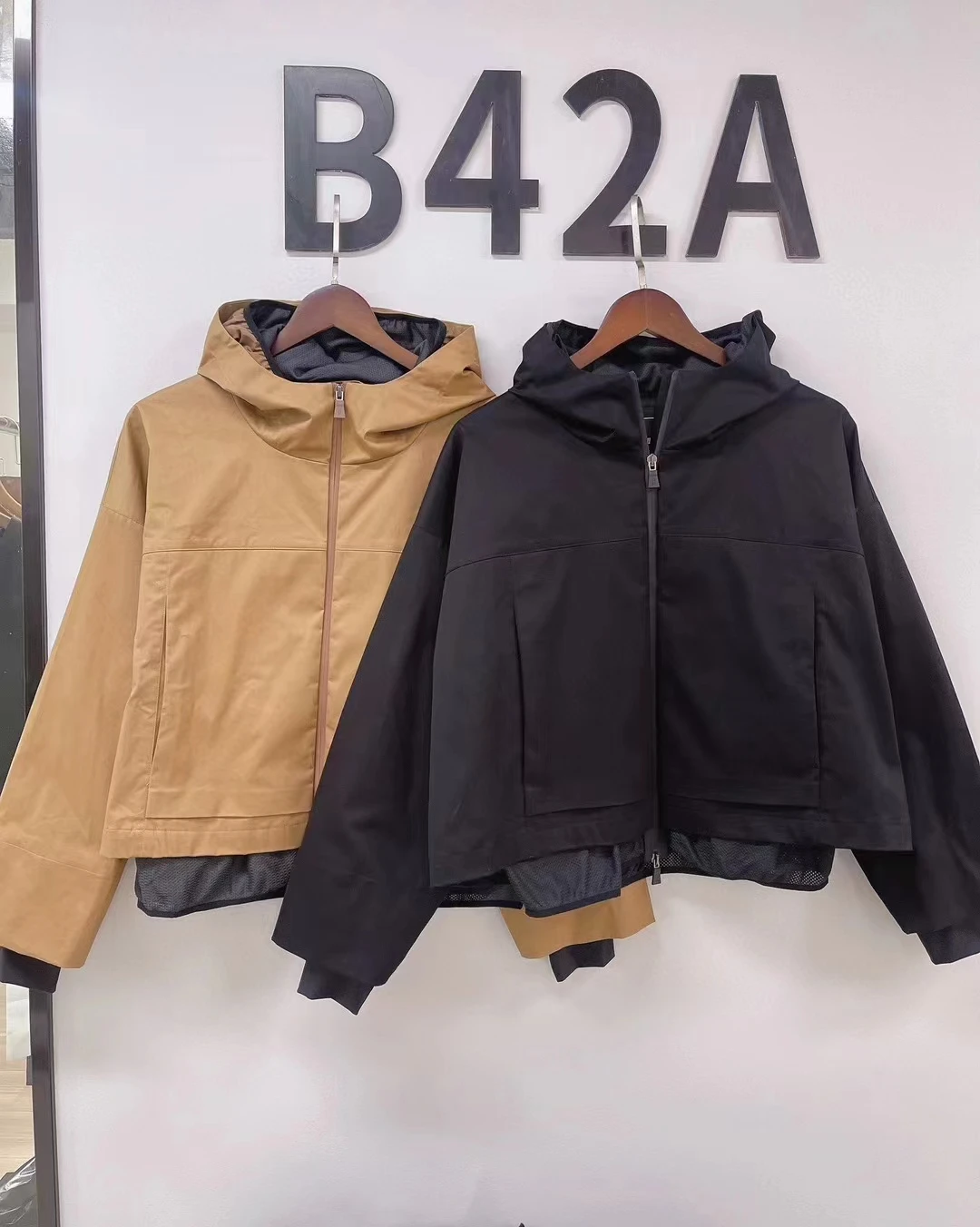 

Hello, new solid color hooded style commuter zipper jacket jacket