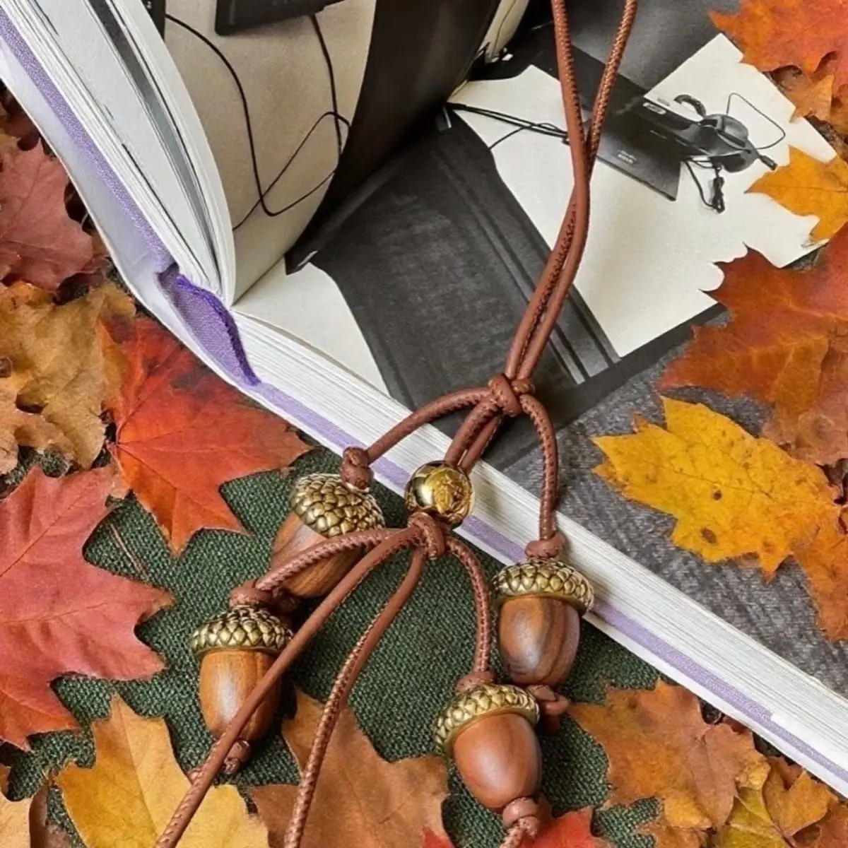 

2025 Новая модная брендовая ограниченная серия, осенне-зимняя сумка с фруктами из дуба, подвеска, аксессуары, модная универсальная подвесная сумка