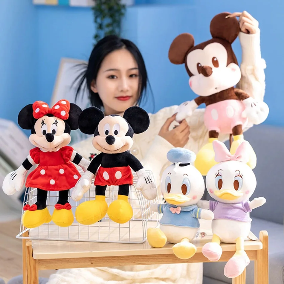 

Плюшевые игрушки Микки Маус 35 см, 2026 год, милые аниме-модели Микки и Минни, мягкие куклы для декора, подарок на день рождения для детей