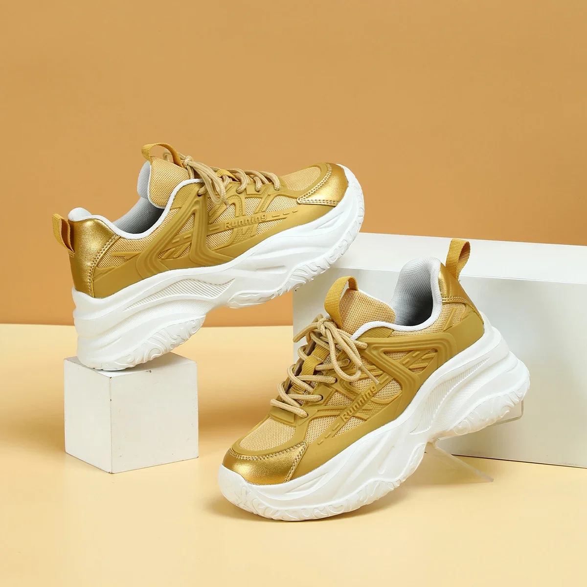 Scarpe da corsa sportive Unisex con aumento dell'altezza scarpe da ginnastica da passeggio atletiche da donna in oro comode scarpe da passeggio da viaggio da uomo