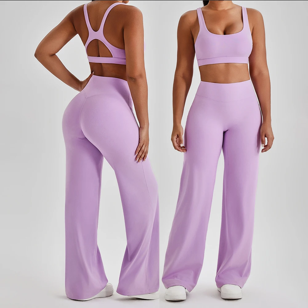 

Мягкий нейлоновый спортивный комплект для женщин из 2 предметов: топ с вырезом на спине и леггинсы с высокой талией и широкими штанинами. Спортивный костюм для йоги и активного отдыха.