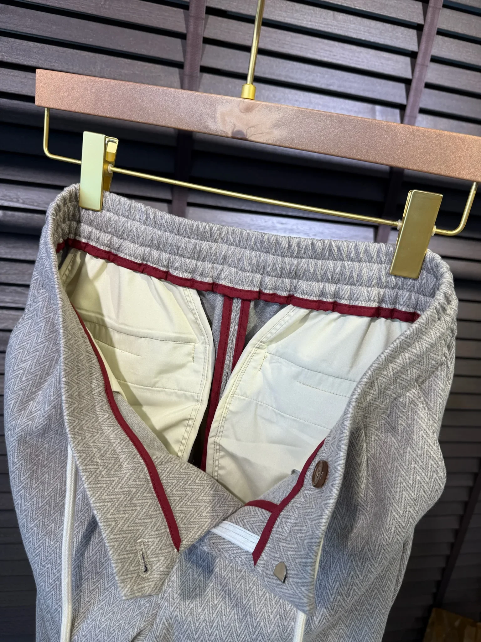 

Брюки BC 25aw из шерстяной смеси с эластичной талией и завязками.