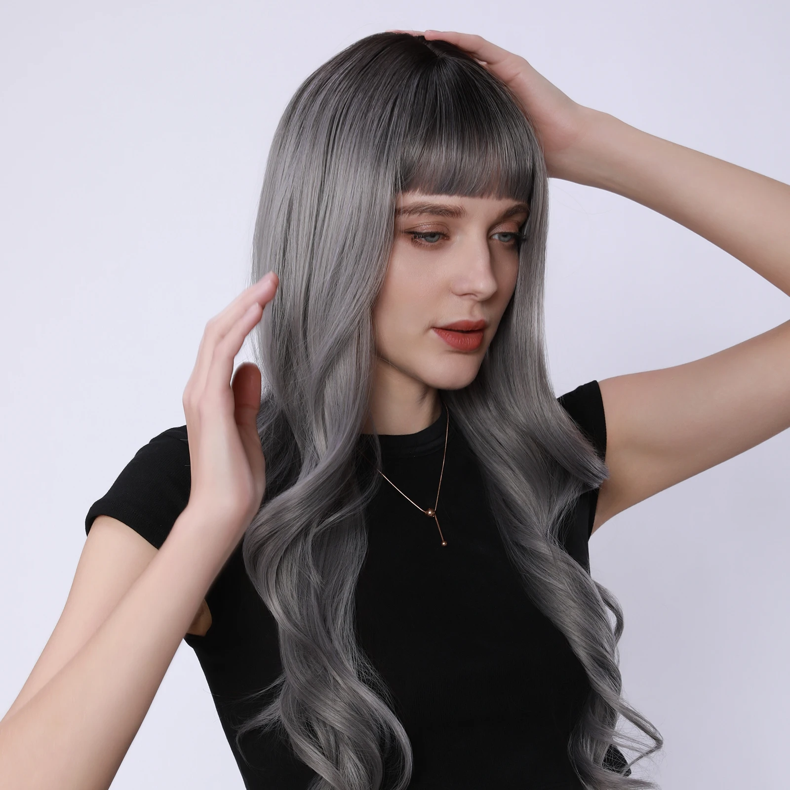 

1 женский парик, выполненный из термостойкого синтетического волокна, создающий естественный объем.