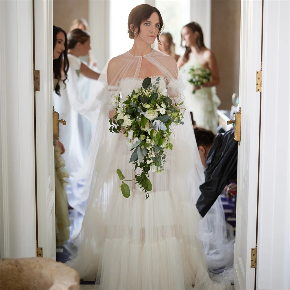 20230 # menakjubkan dari bahu berjenjang Draped Tulle gaun pernikahan untuk pengantin disesuaikan 2024 Boho wanita gaun pengantin dengan Cape