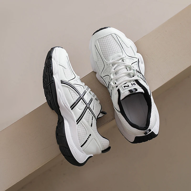 2025 خريف جديد شبكة أحذية رياضية المرأة تنفس الربيع والخريف تنوعا خفيفة الوزن عدم الانزلاق منصة حذاء كاجوال