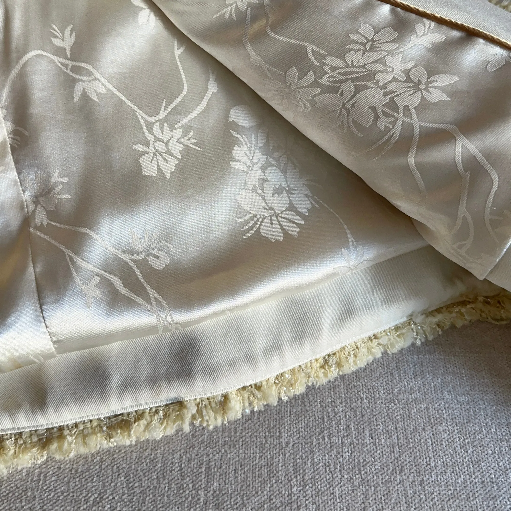 Cappotto Giallo in Tweed Lavorato a Maglia, Abbigliamento Casual da Donna, Novità Autunno 2024, Stile Coreano di Alta Gamma, Modello A75758 con Scollo a V e Bottoni...