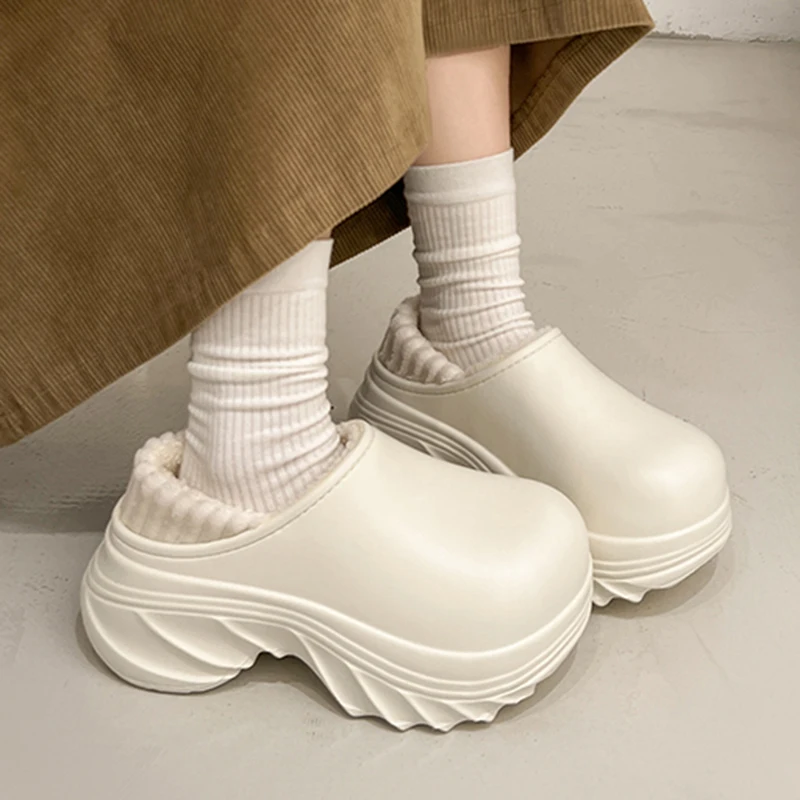 مكتنزة منصة النعال للنساء 2025 جديد سميكة القاع الدافئة أفخم قباقيب أحذية امرأة مقاوم للماء عدم الانزلاق شبشب منزل داخلي