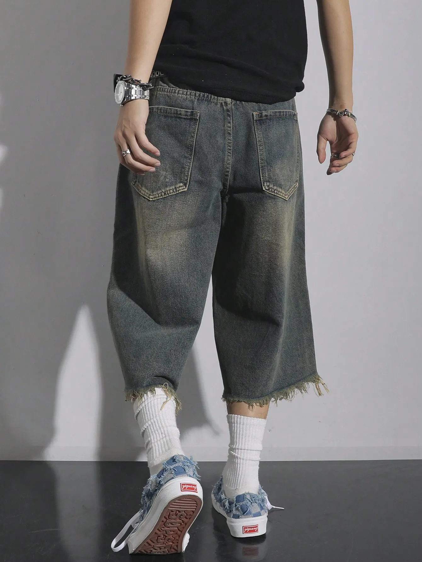 Jeans in denim strappati larghi da uomo Pantaloni a gamba larga al polpaccio a 7 punti Fori in difficoltà Orlo sfilacciato Pantaloni casual streetwear