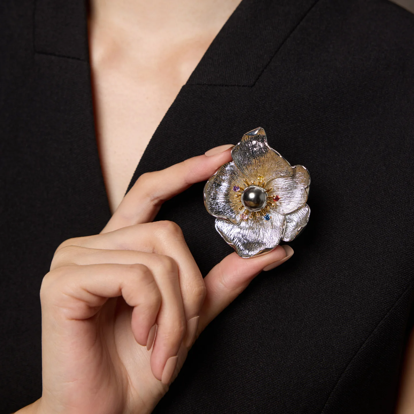 Yinxihua retro brooch, quality floral texture design, high-end, exquisite and atmospheric corsage pendant, dual-use model