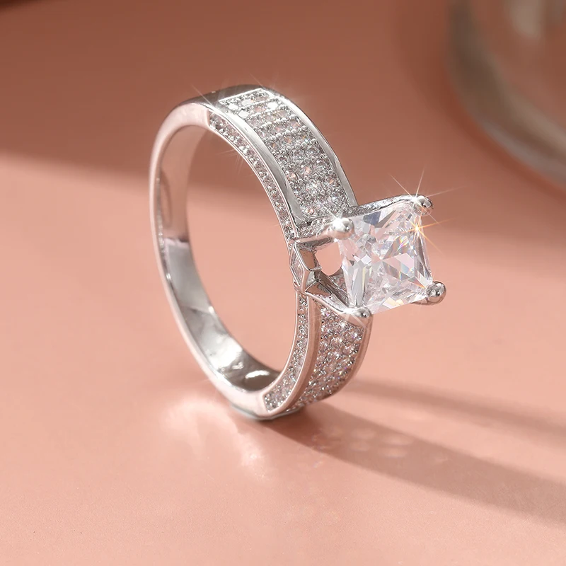 Exquisite silberfarbene, mit weißen CZ-Steinen eingelegte Damenringe, geometrischer Schmuck für Partys und den Alltag. – Detail 3
