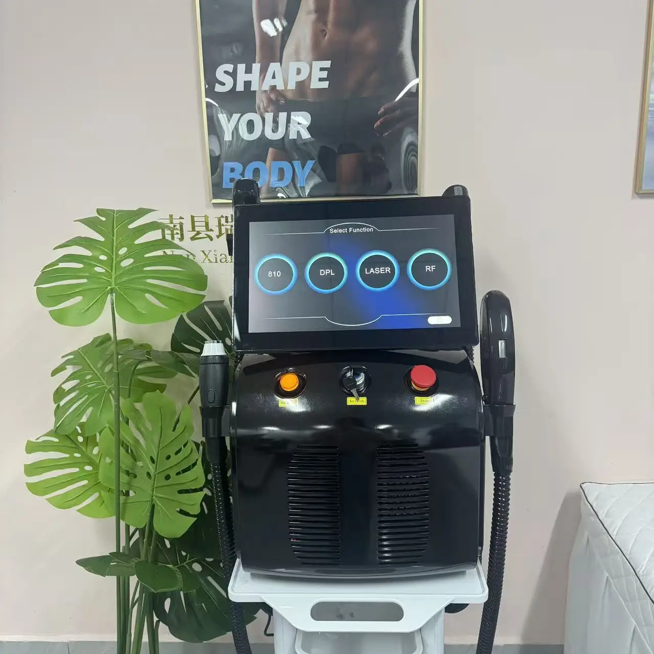 

Многофункциональный аппарат 4-в-1: диодный лазер 808 нм для удаления волос, IPL, пикосекундный лазер, RF-лифтинг для омоложения кожи. Профессиональный салонный косметологический аппарат.