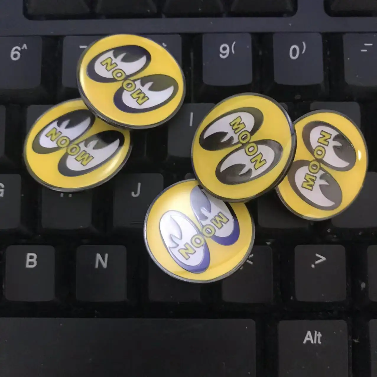 20PCS/Lot Moon eyes Mooneyes Metal Badges Button Pins Patches for Cloth Backpack Wholesale