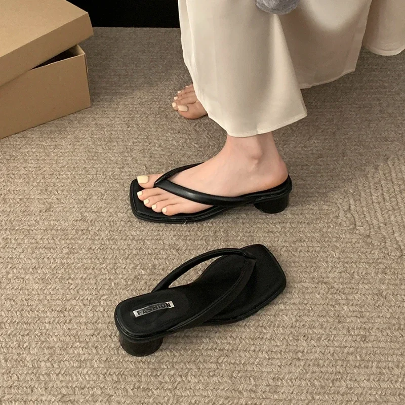 2024 Nieuwe Zomer Flip Flop Vrouwen Slipper Mode Comfort Clip Teen Hakken Vrouwen Glijbanen Dames Rome Strand Sandaal Schoenen