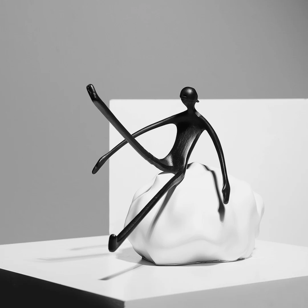 โมเดิร์นโลหะรูปประติมากรรมศิลปะเครื่องประดับขายสํานักงานโชว์รูมห้องนั่งเล่นหน้าต่างบ้าน Cloud Hip Hop Dancer Figurines