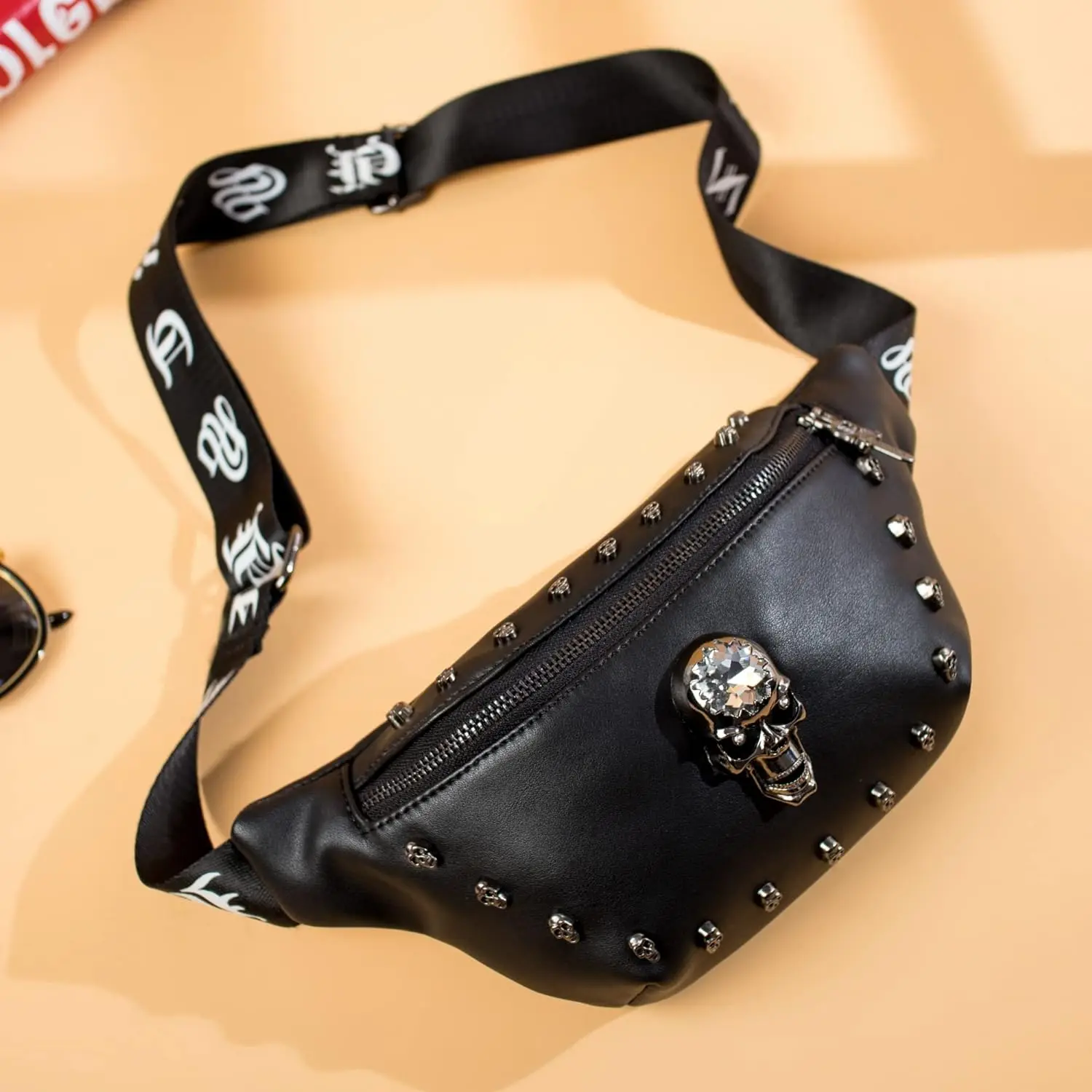 Fashion Leather Waist Bag Black Skull Design Bum Bags Crossbody Belt Bag Waist Pack for Holiday Festival Travel Running Hiking