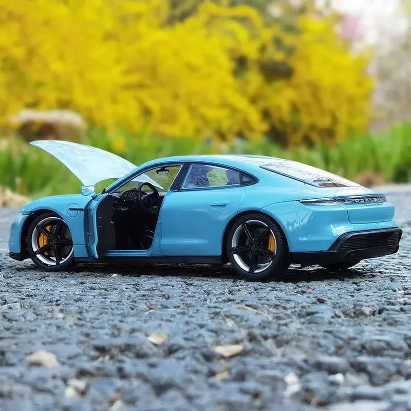 Welly-Modèle de voiture en alliage moulé sous pression, 1:24, Porsche Taycan Turbo S, jouet en métal, voiture de sport, haute simulation, cadeaux de collection