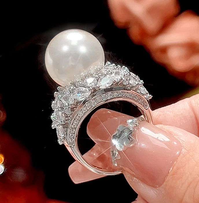 

Кольцо с натуральным белым круглым жемчугом Южных морей 13-14 мм, серебро 925 пробы