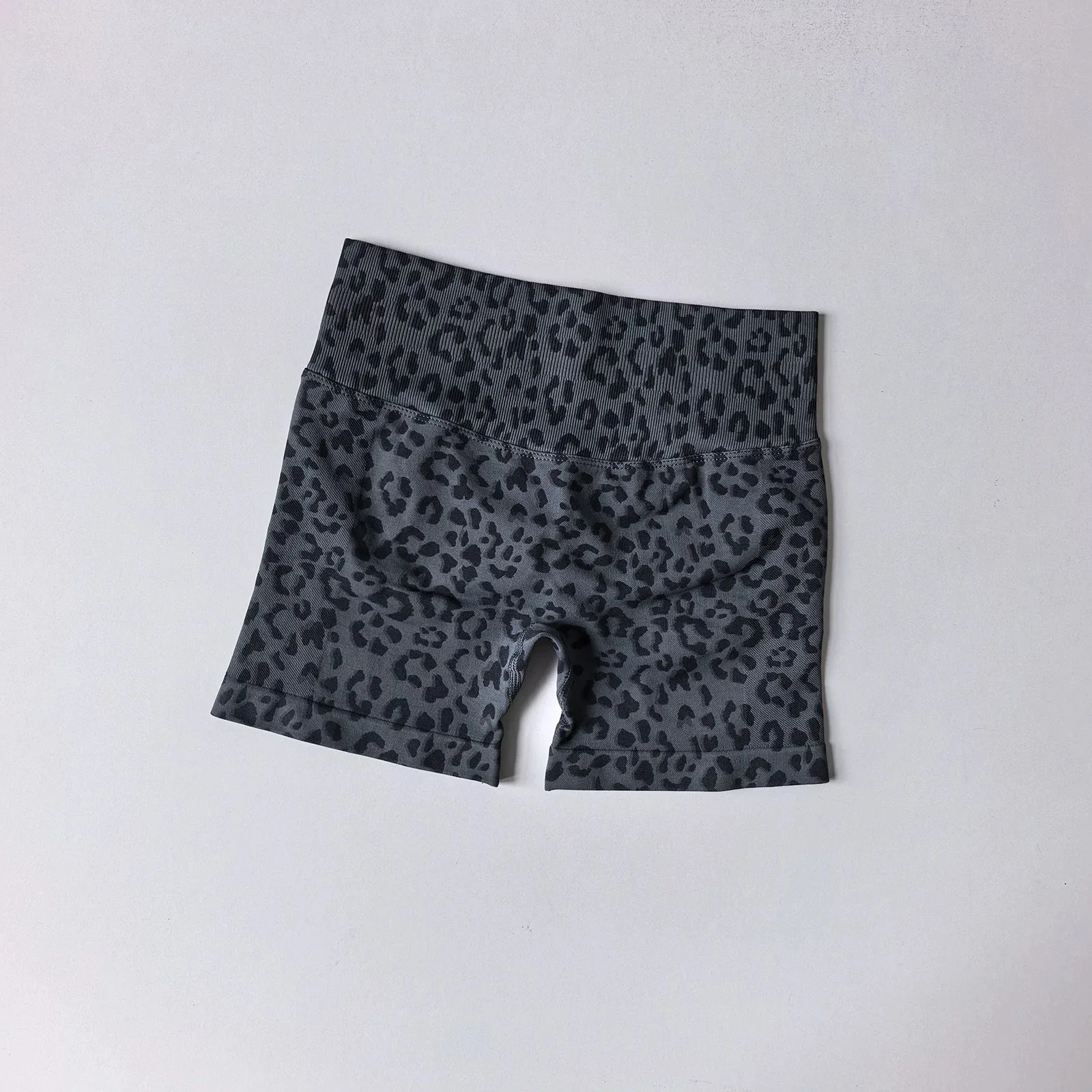Leopardmuster, pfirsichfarbene, figurformende Yoga-Shorts mit hoher Taille und Bauchkontrolle für Damen, schnelltrocknende Laufshorts für den Außenbereich – Detail 15