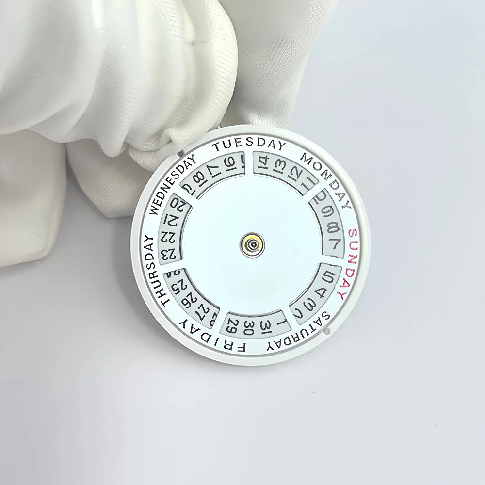 حركة ميكانيكية ميوتا 8285 ذاتية الملء، تتميز عرض التاريخ واليوم، 12:00/التاريخ عند الساعة 3:00، 21 جوهرة