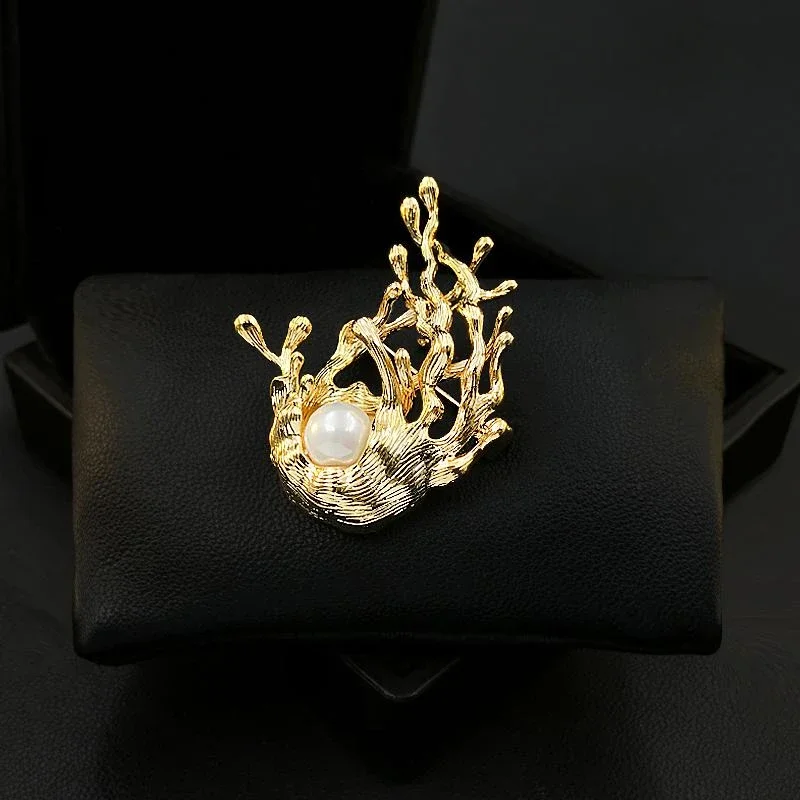 Retro Tree Brooch for Women Suit High-End Luxury Golden Pearl Geometric Lapel Pins Clothing Accessories Sweater Jewelry  5879
