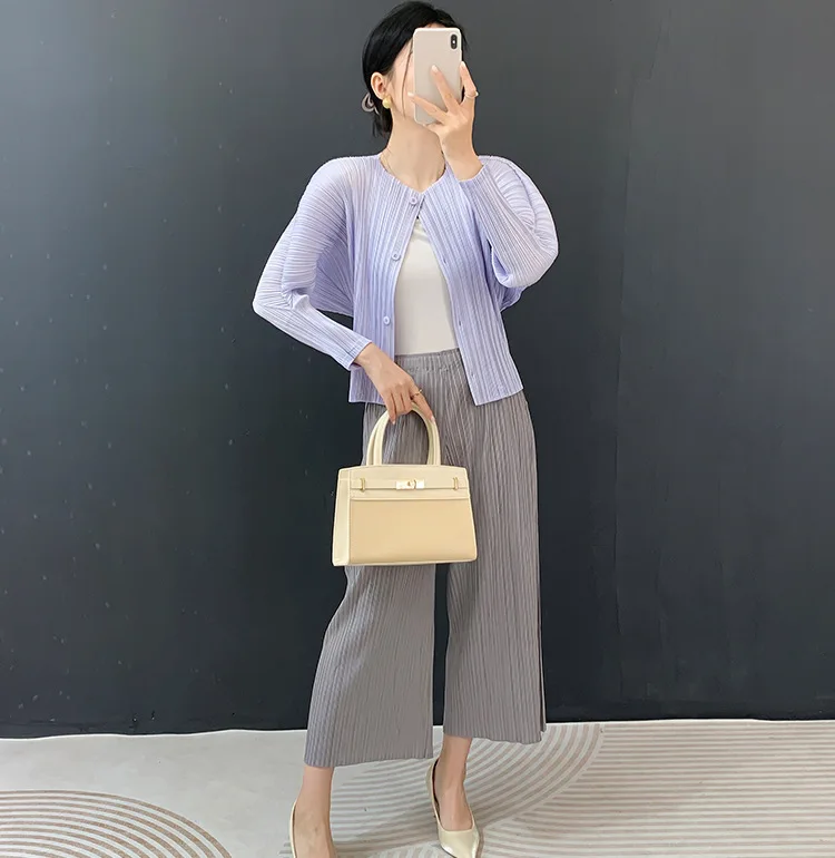 Miyake Fold 2025 Autumn New Solid Color Fold Sweet Age Reducing Cardigan Style Versatile Single Breasted Short Sleeved Coat Top