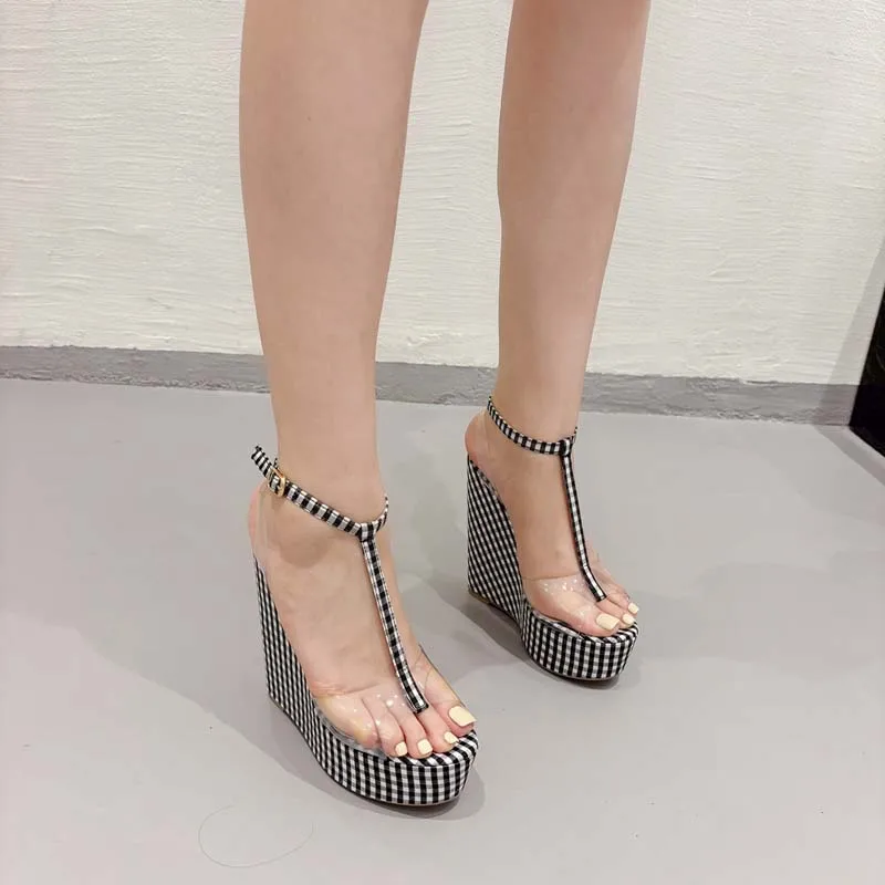 14cm Absatz Sandalen T Gürtel Keile Schuhe für Frauen transparente High Heels Plateaus andalen schwarz weiß karierte Sommerschuhe