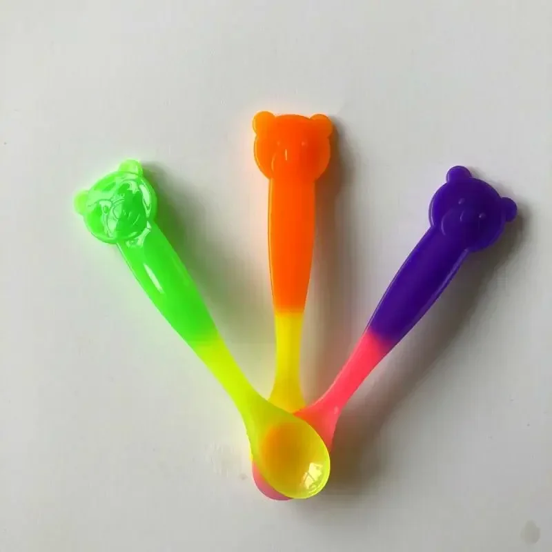 Silicone Spoon Bear Shape Plastic Baby Feeding Supplies Warm Spoon Cartoon Blister Packaging Baby Products Plastic Spoon Cute