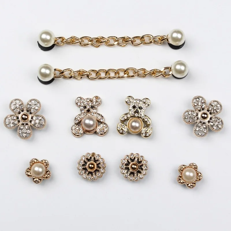 DIY سلسلة معدنية اللؤلؤ الدب الأحذية سحر ل كروكس قباقيب الشرائح الصنادل حديقة الأحذية زينة سحر مجموعة اكسسوارات هدايا الاطفال