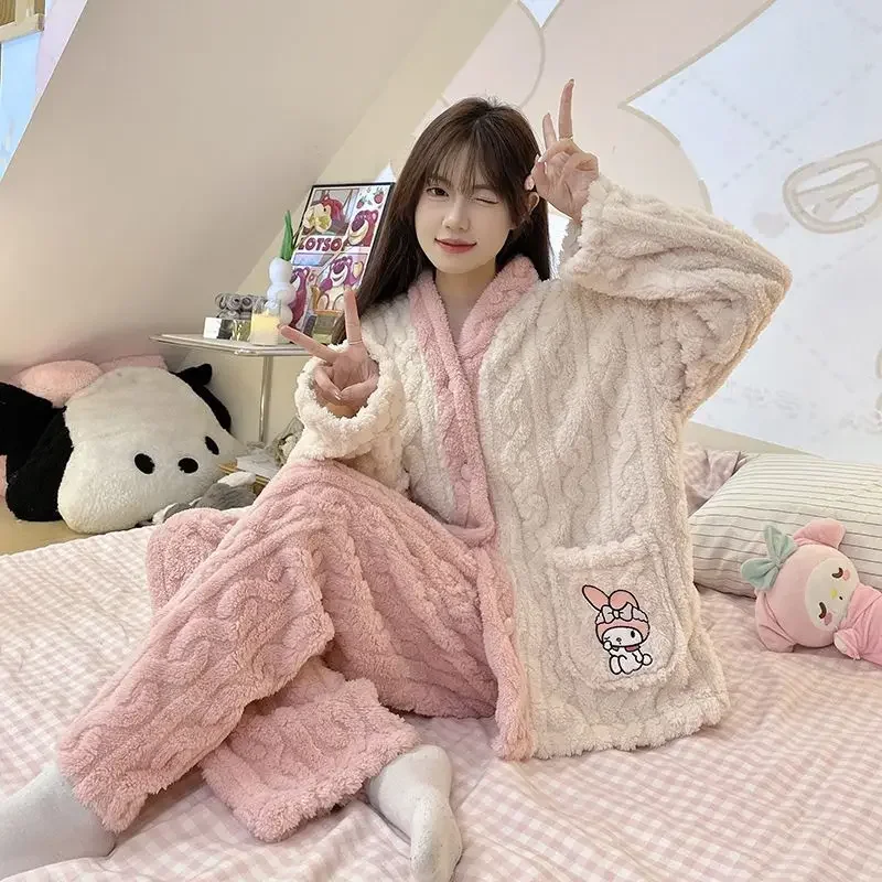 Sanrio Kit Coral Fleece Leisure Time V-Neck Pajama Set Autumn and Winter Kawaii Hello Kitty Comic Fashion Keep Warm Leisure Wear