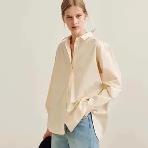Chemise longue derriere et courte devant sale