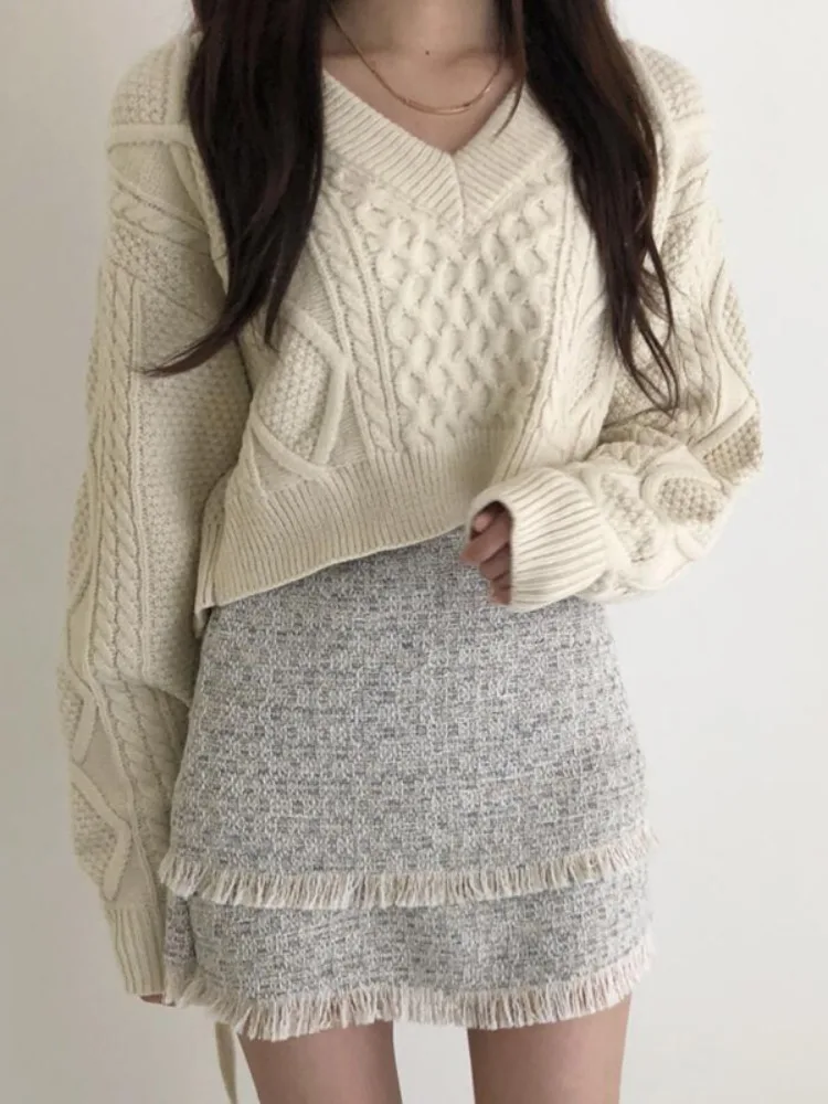 

Вязаный свитер в стиле ретро с поясом, шерстяная юбка с высокой талией и кисточками, женская осенне-зимняя модная шикарная одежда для поездок на работу, обычные брюки...